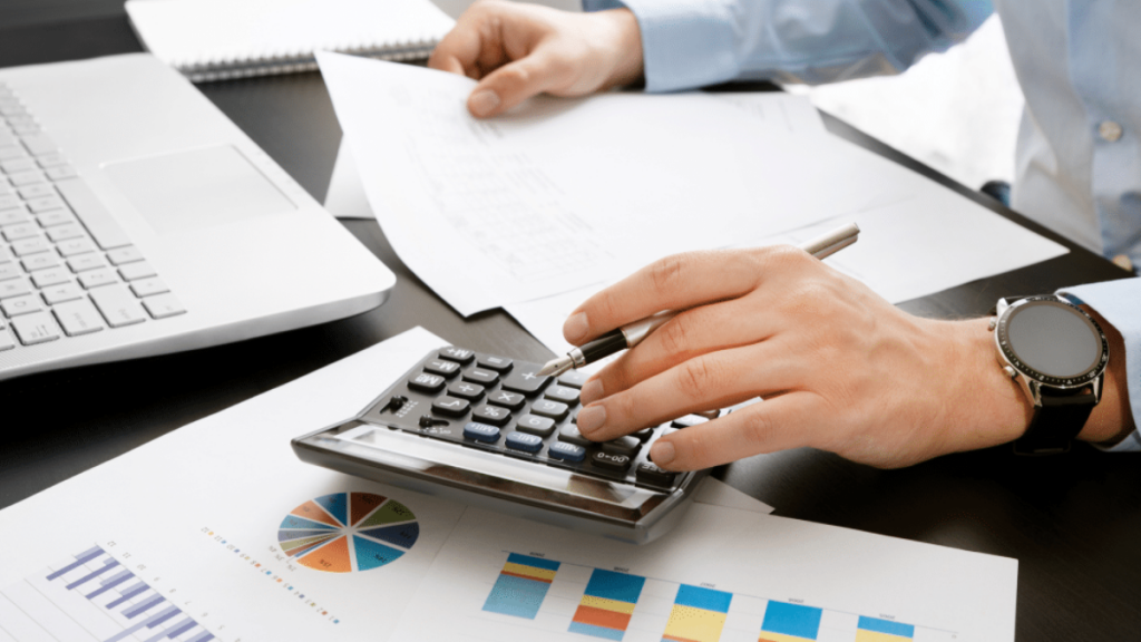 Simples, Lucro Presumido ou Lucro Real? Descubra qual regime tributário é mais vantajoso para empresas em Brasília e reduza sua carga fiscal.