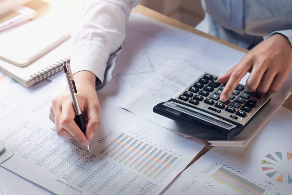 Aprenda como precificar corretamente com base em custos e tributos e evite prejuízos. Análise prática para empresários do DF.