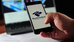 Receita enviará alerta por WhatsApp sobre isenção do IR até R$ 5 mil. Entenda impactos fiscais para empresas e contadores.