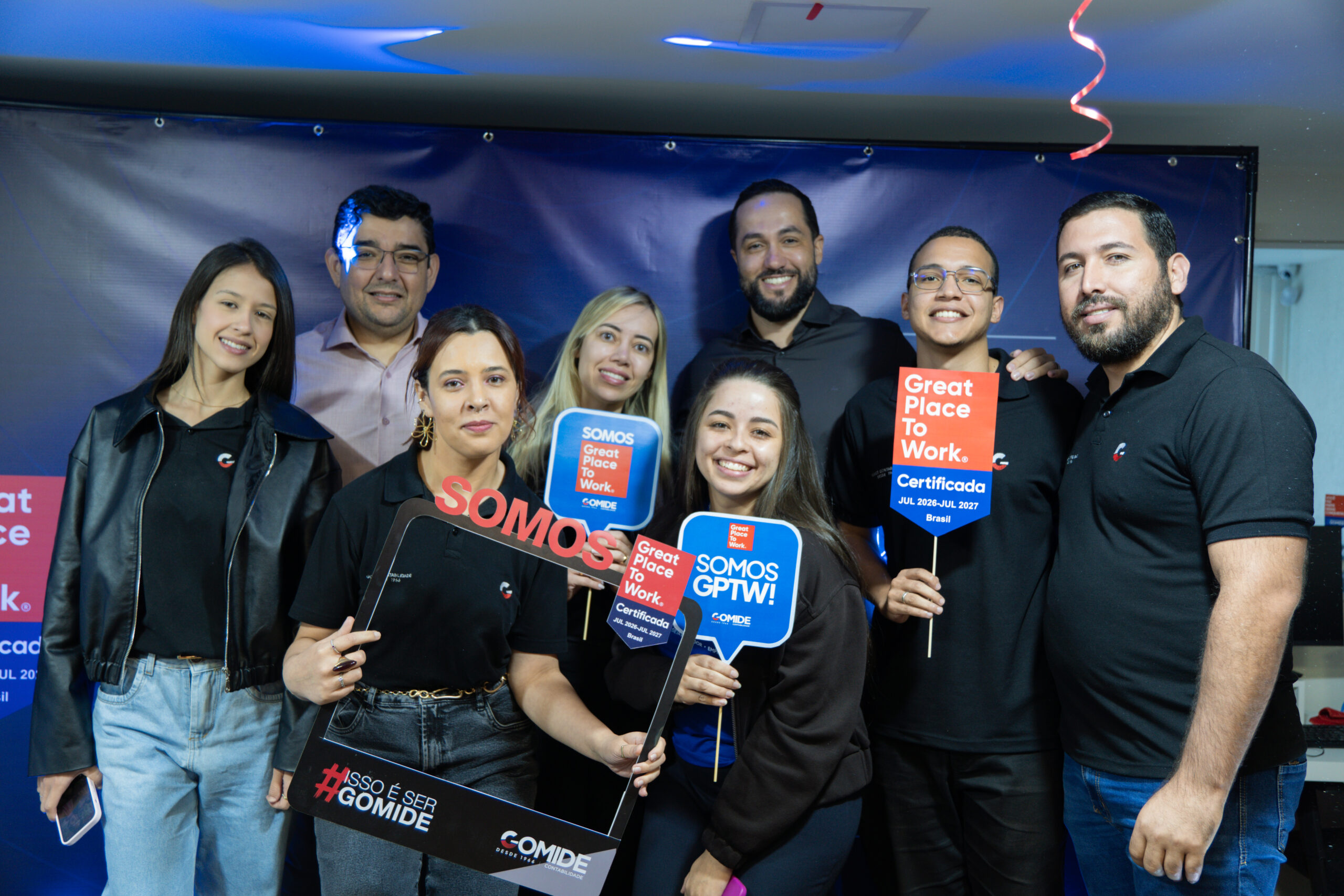 Equipe da Gomide Contabilidade reunida