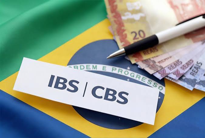 Entenda quando os campos de IBS e CBS serão obrigatórios nas notas fiscais e como evitar rejeições e travamentos no faturamento.